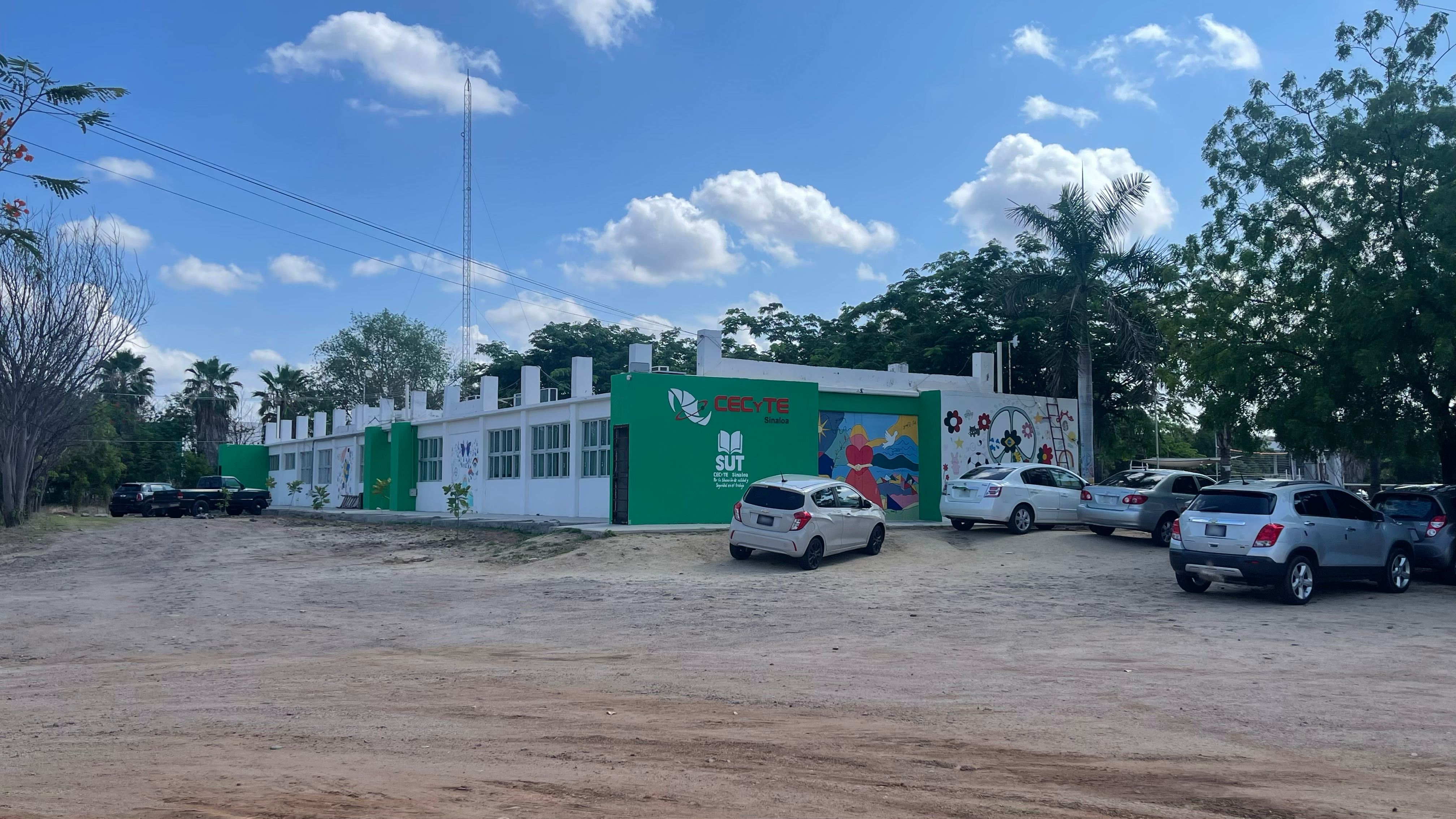 Fachada del plantel CECyTE CESS (imagen de muestra, reemplázala por una foto real)